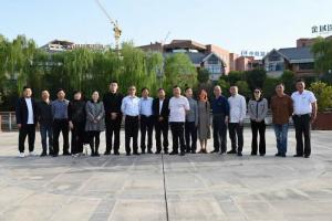 鎮(zhèn)江市華商會僑商代表團(tuán)到炎黃科技園參觀考察